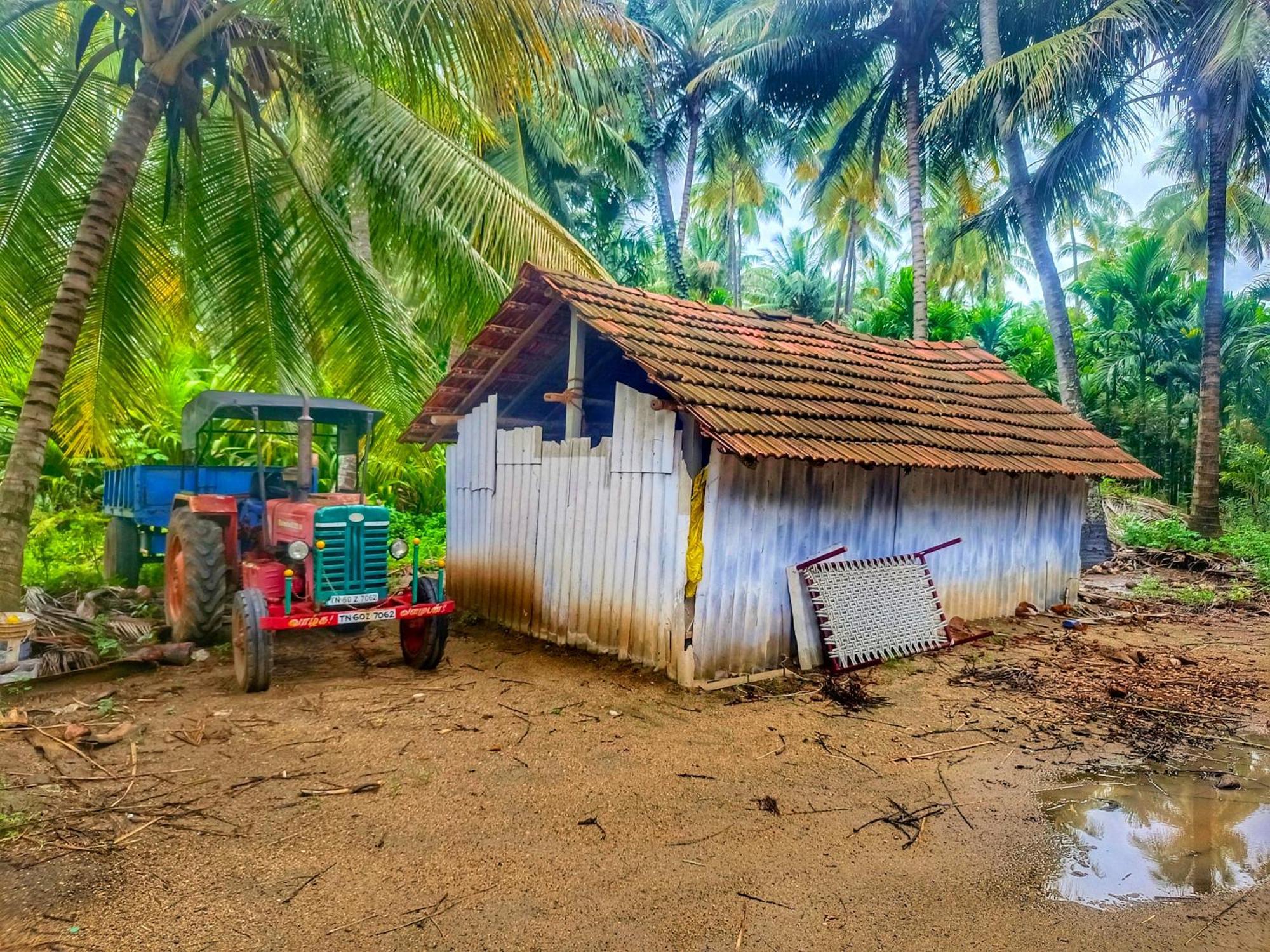 Shivalaya Farmstay Located Amdist Coconut Farm With River Access Near Isha,Adiyogi,Siruvani Alāndurai Extérieur photo